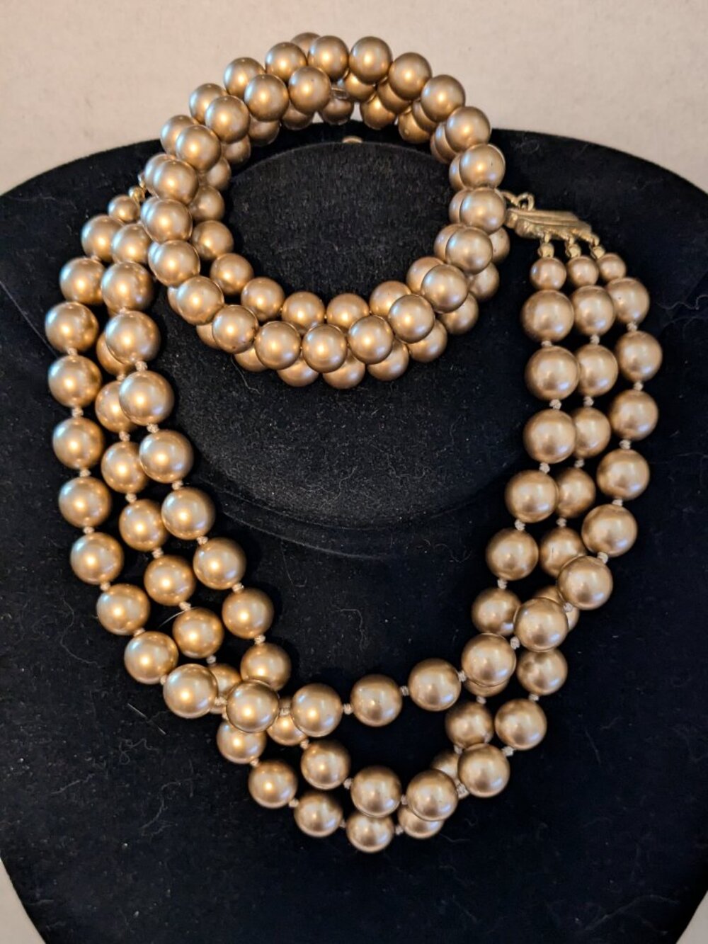 CAROLEE Faux Gold Pearl Choker Necklace & Unmarked Stretch Bracelet